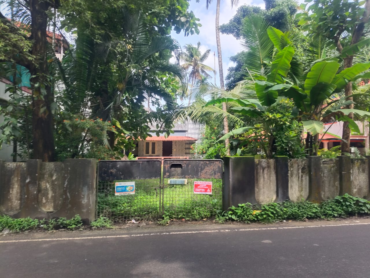 10 cents of Commercial land with 1200sqft house