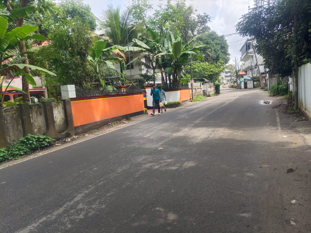10 cents of Commercial land with 1200sqft house