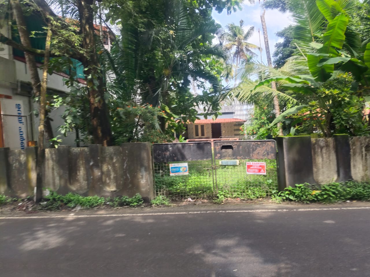 10 cents of Commercial land with 1200sqft house