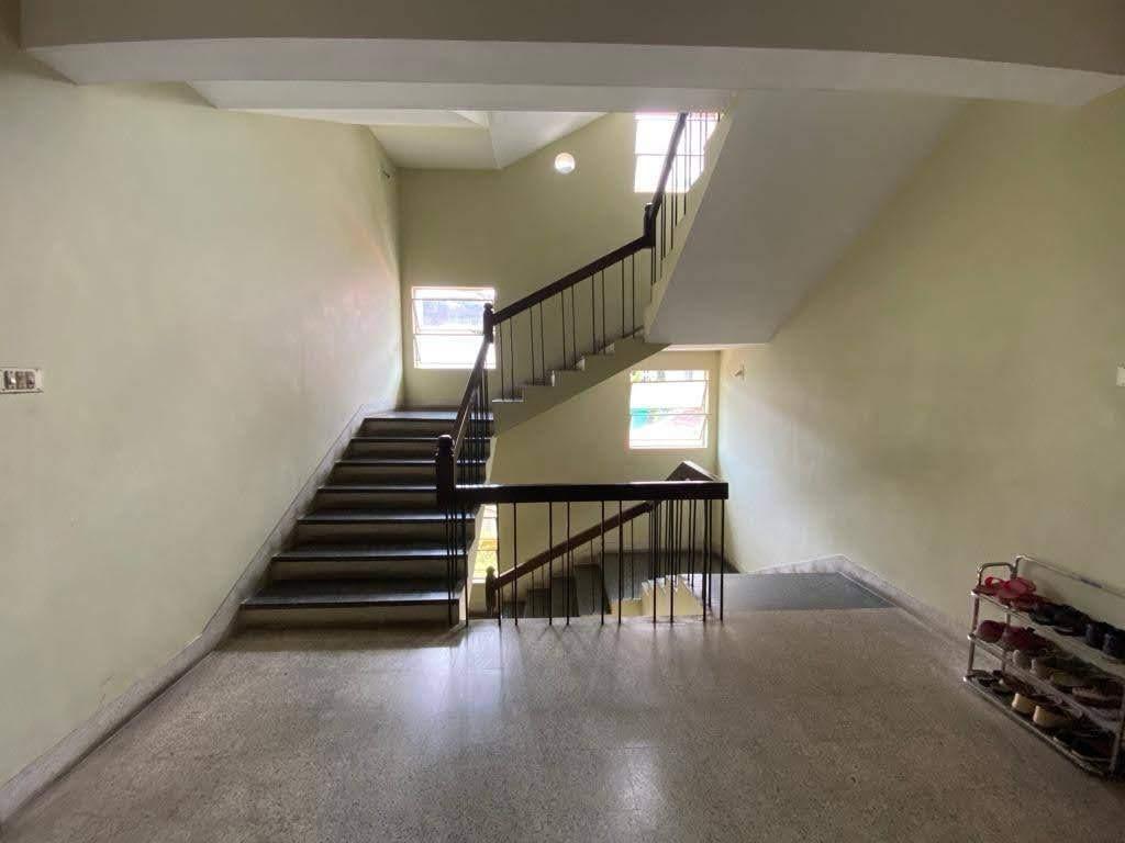 1000sqft 2BHK SemiFurnished Apartment