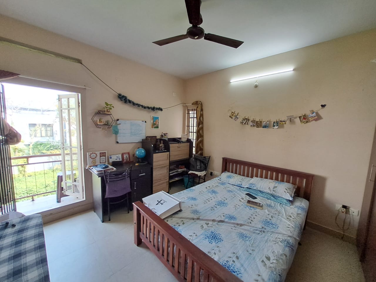 1000sqft 2BHK Semifurnished Apartment