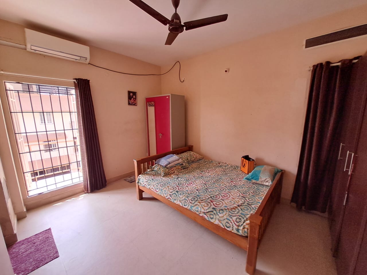 1000sqft 2BHK Semifurnished Apartment