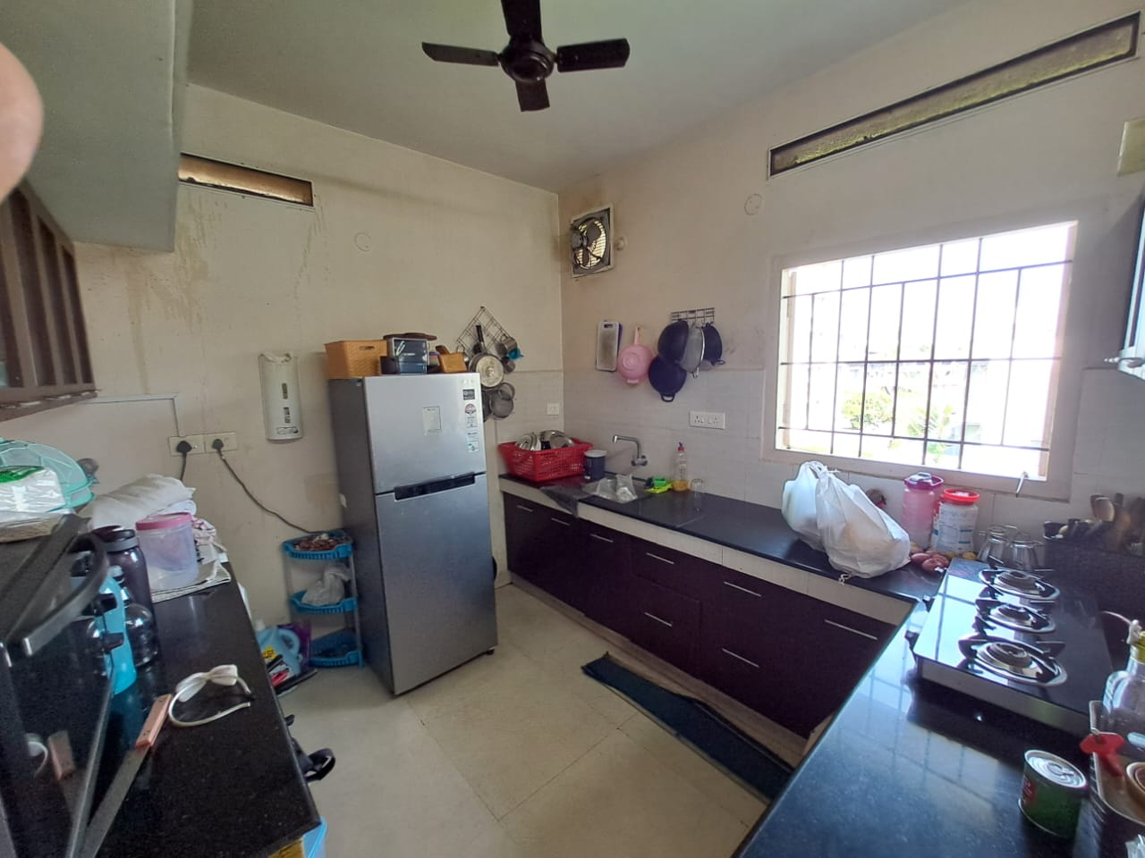 1000sqft 2BHK Semifurnished Apartment