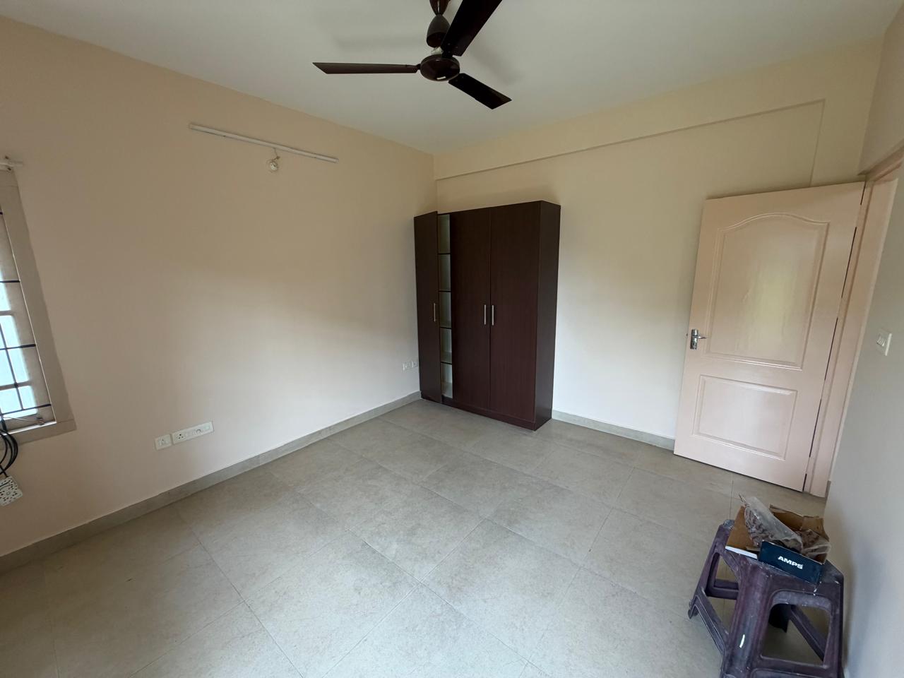 1000sqft 2BHK Semifurnished Apartment - for sale in Vyttila, Kochi ( Ernakulam ), Kerala