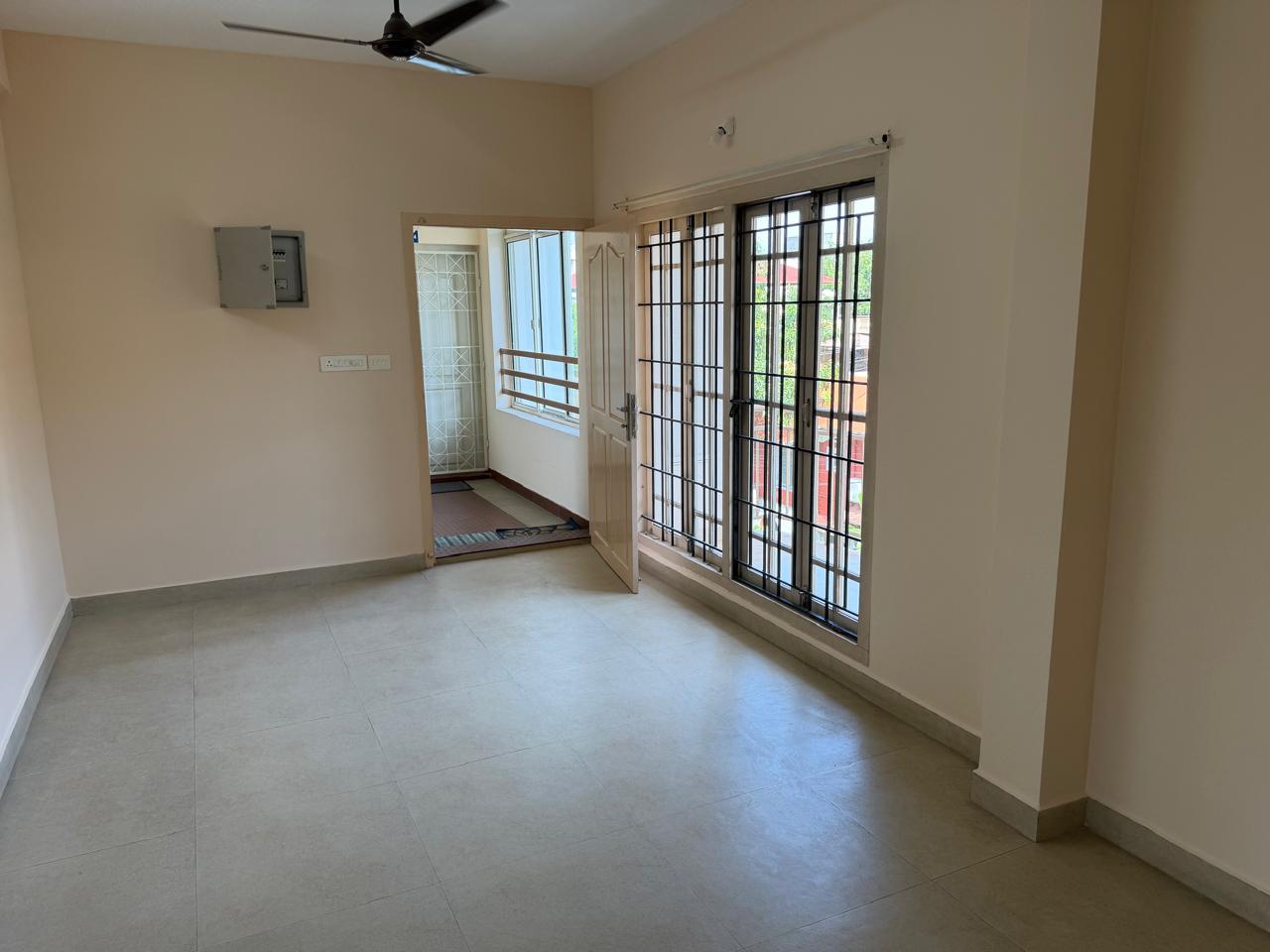 1000sqft 2BHK Semifurnished Apartment