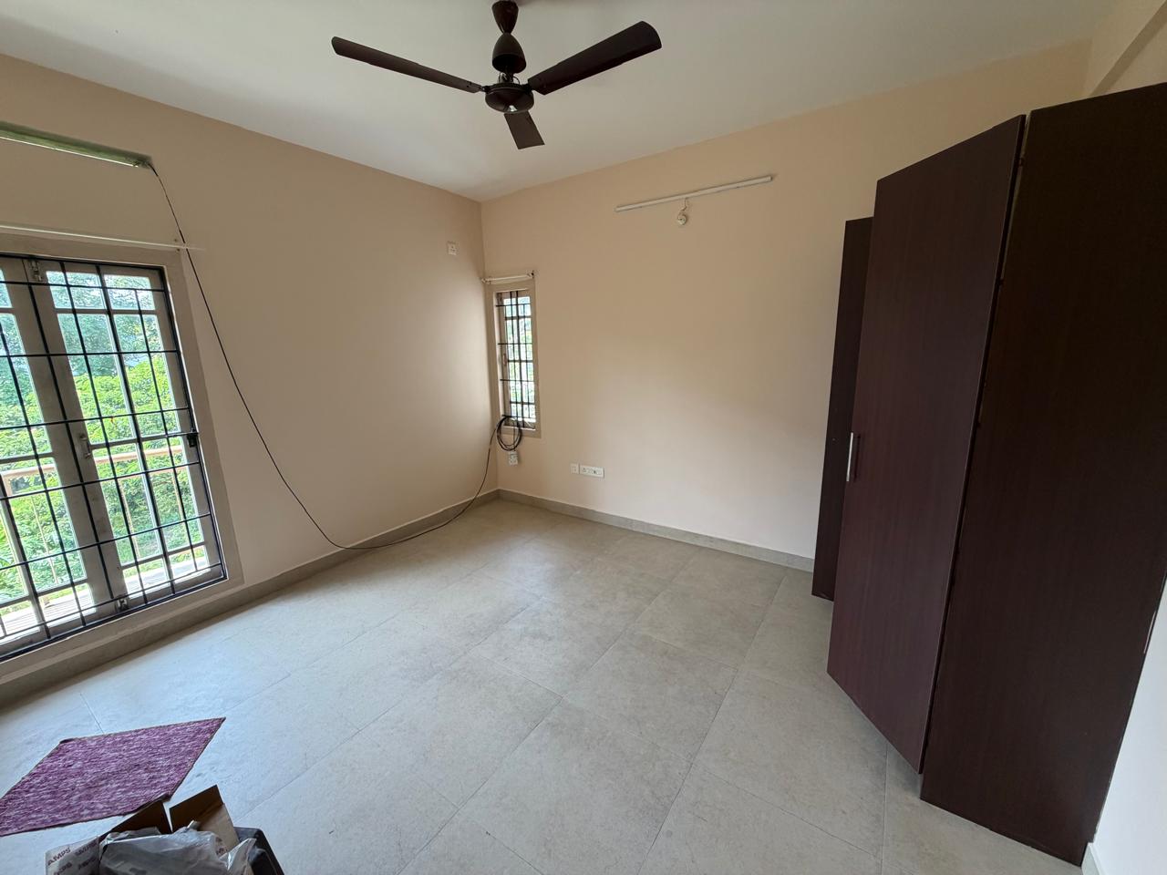 1000sqft 2BHK Semifurnished Apartment