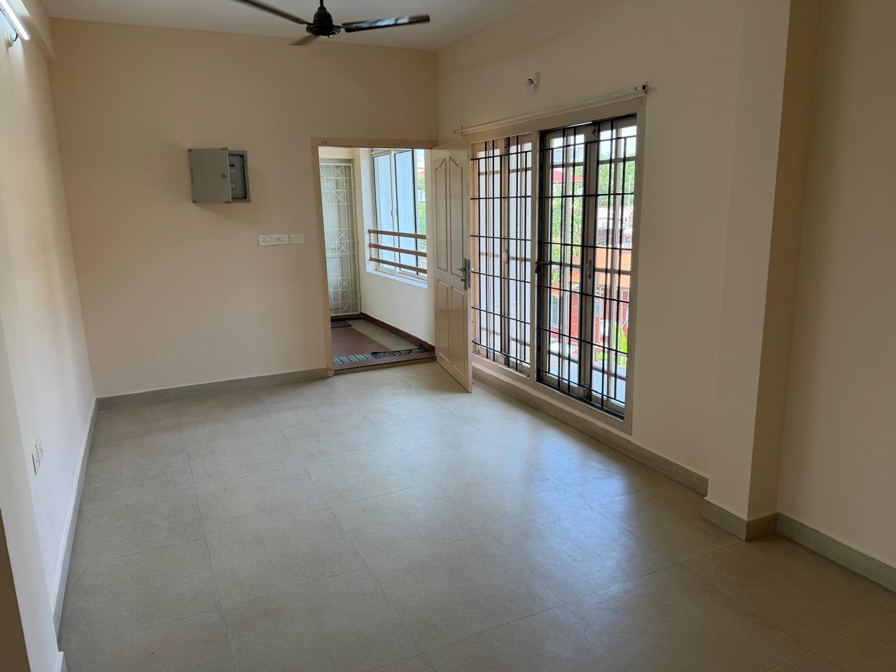 1000sqft 2BHK Semifurnished Apartment