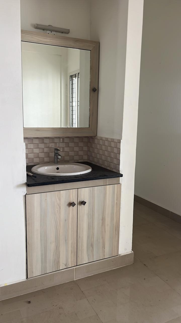 1000sqft 2BHK Semifurnished Flat
