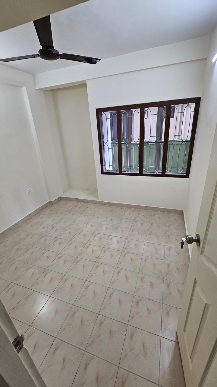 1000sqft 3BHK Senifurnished Apartment