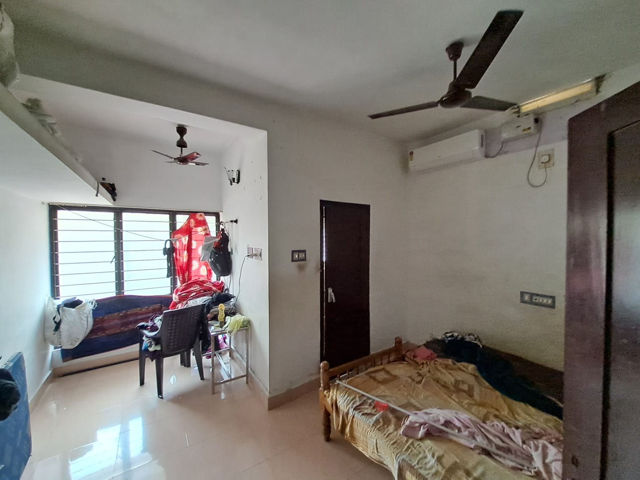 1015sqft 2BHK Semifurnished Apartment