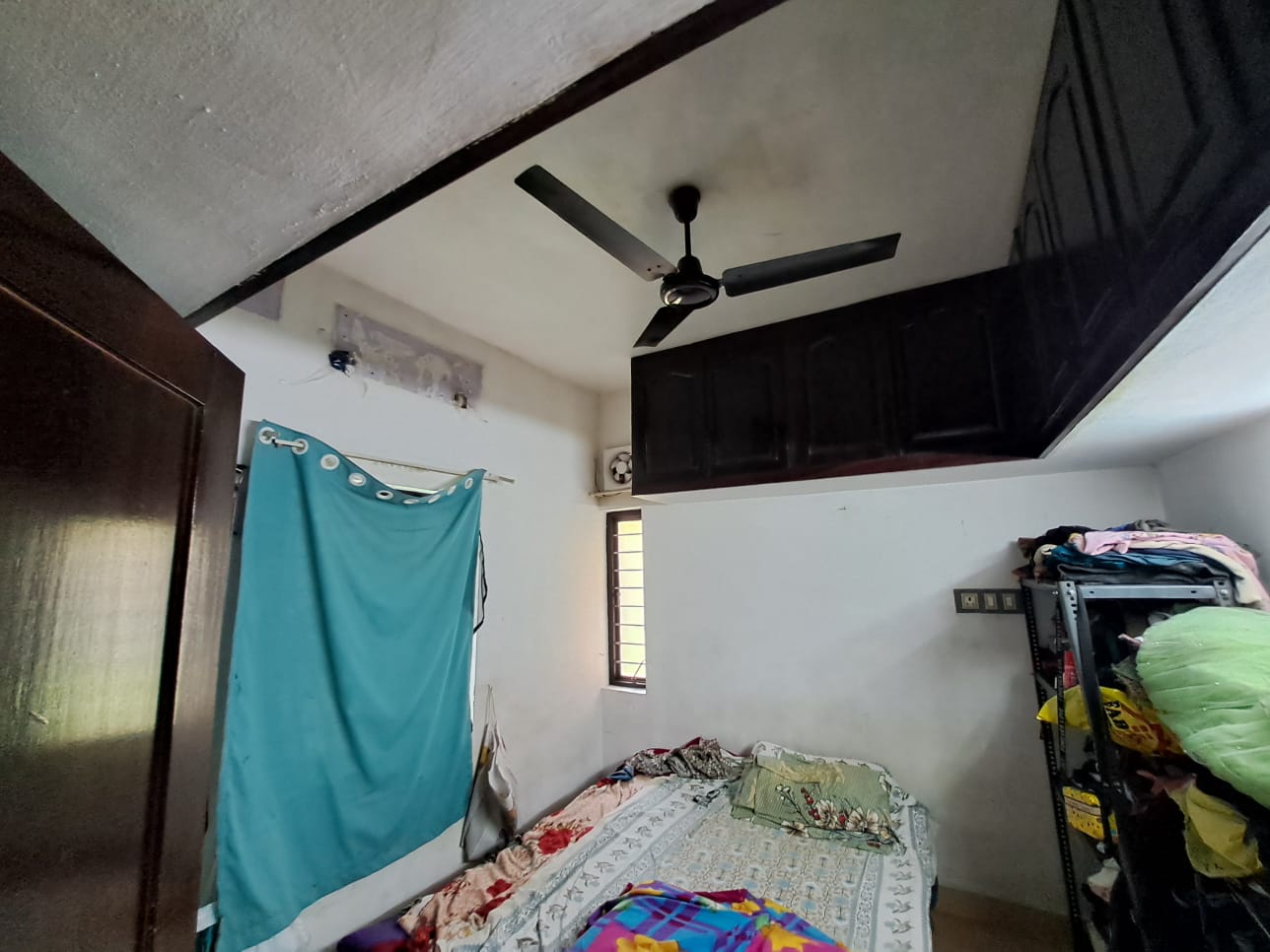 1015sqft 2BHK Semifurnished Apartment