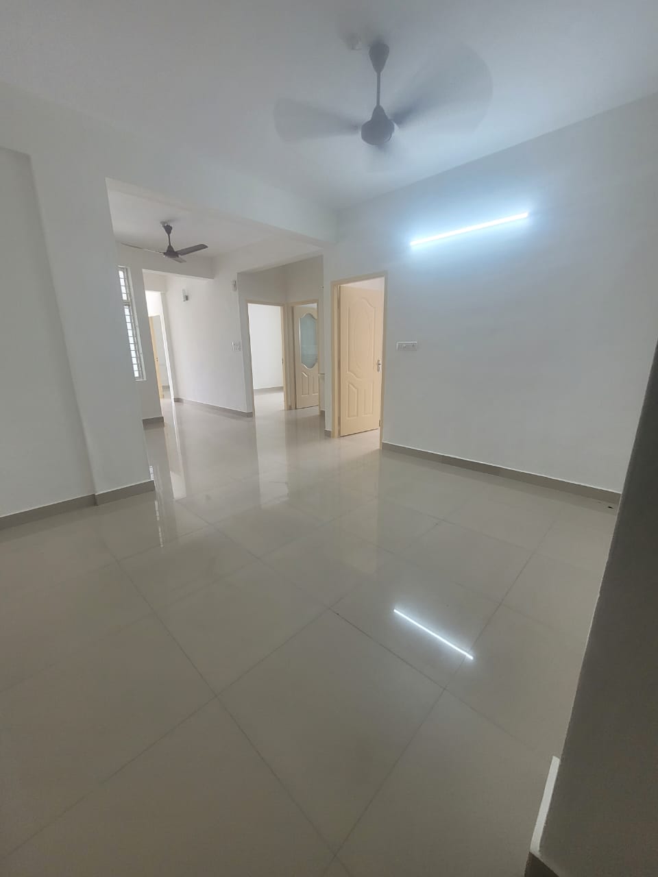 1050sqft 3BHK Semifurnished Apartment