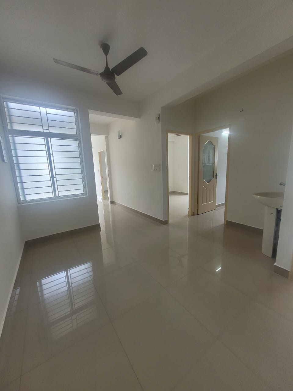 1050sqft 3BHK Semifurnished Apartment
