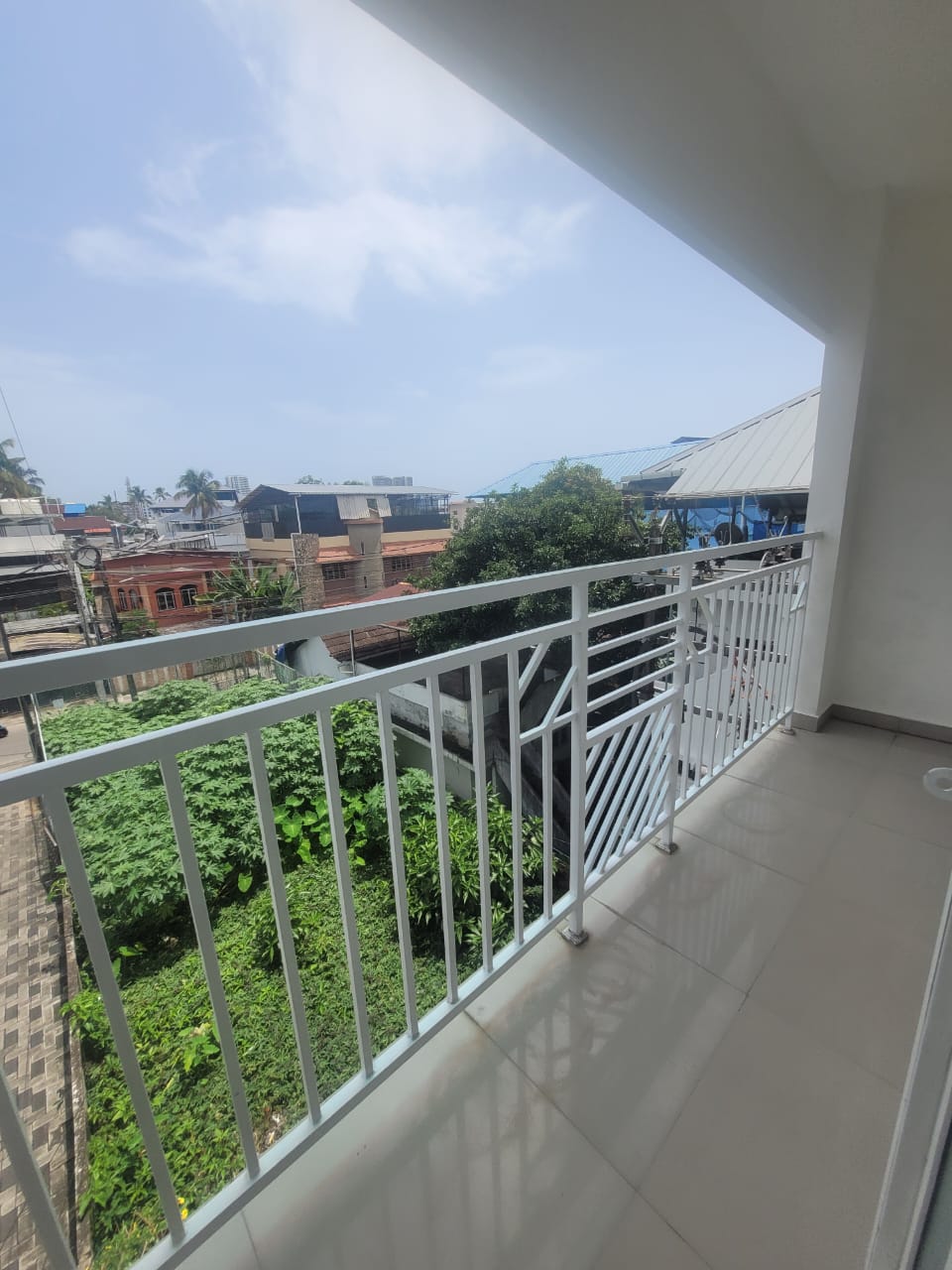1050sqft 3BHK Semifurnished Apartment
