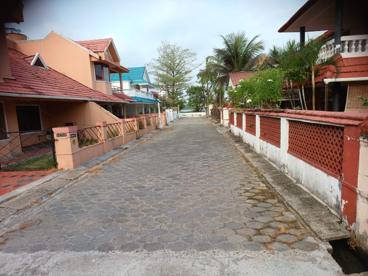 11.6 cents with old twin house in Premium gated villa - for sale in Chilavanoor, Kochi ( Ernakulam ), Kerala