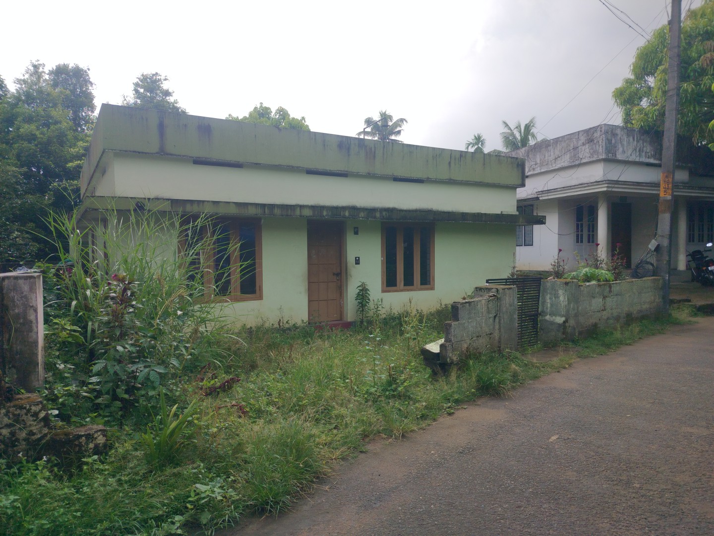 11 cents of Land with old House - for sale in Angamally, Kochi ( Ernakulam ), Kerala