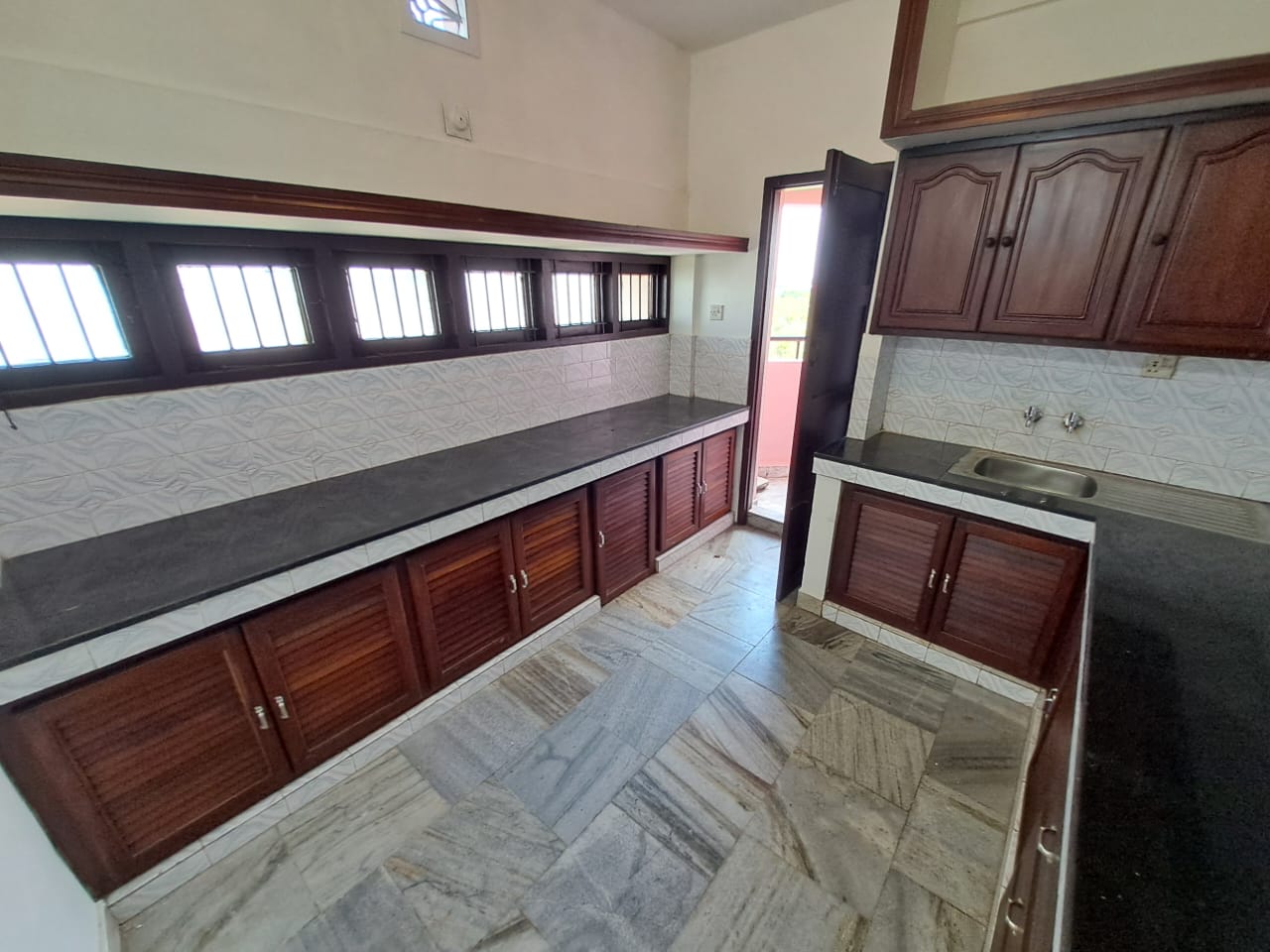 1100sqft 2BHK Semifurnished Flat