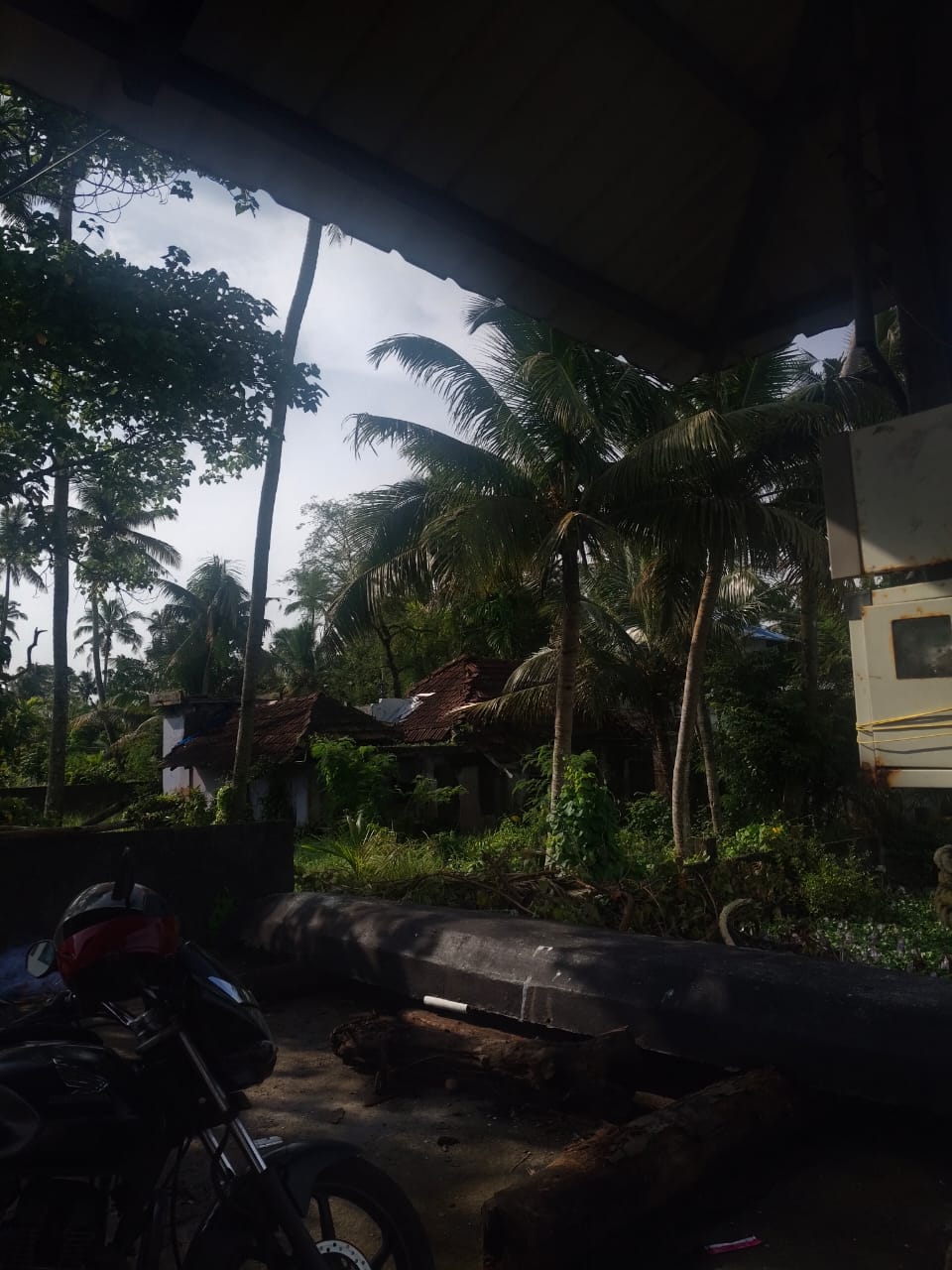 12 cents of Waterfront Land with 1000sqft old House