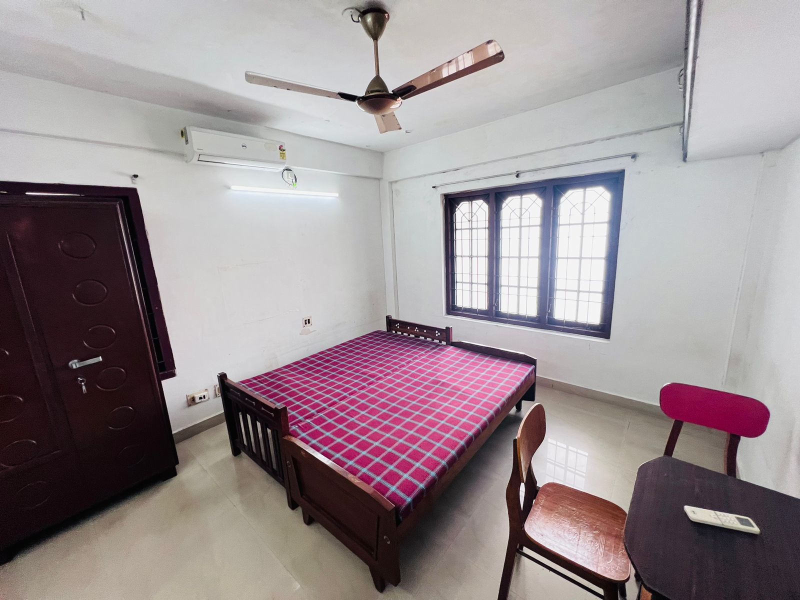 1200sqft 2BHK Furnished Apartment