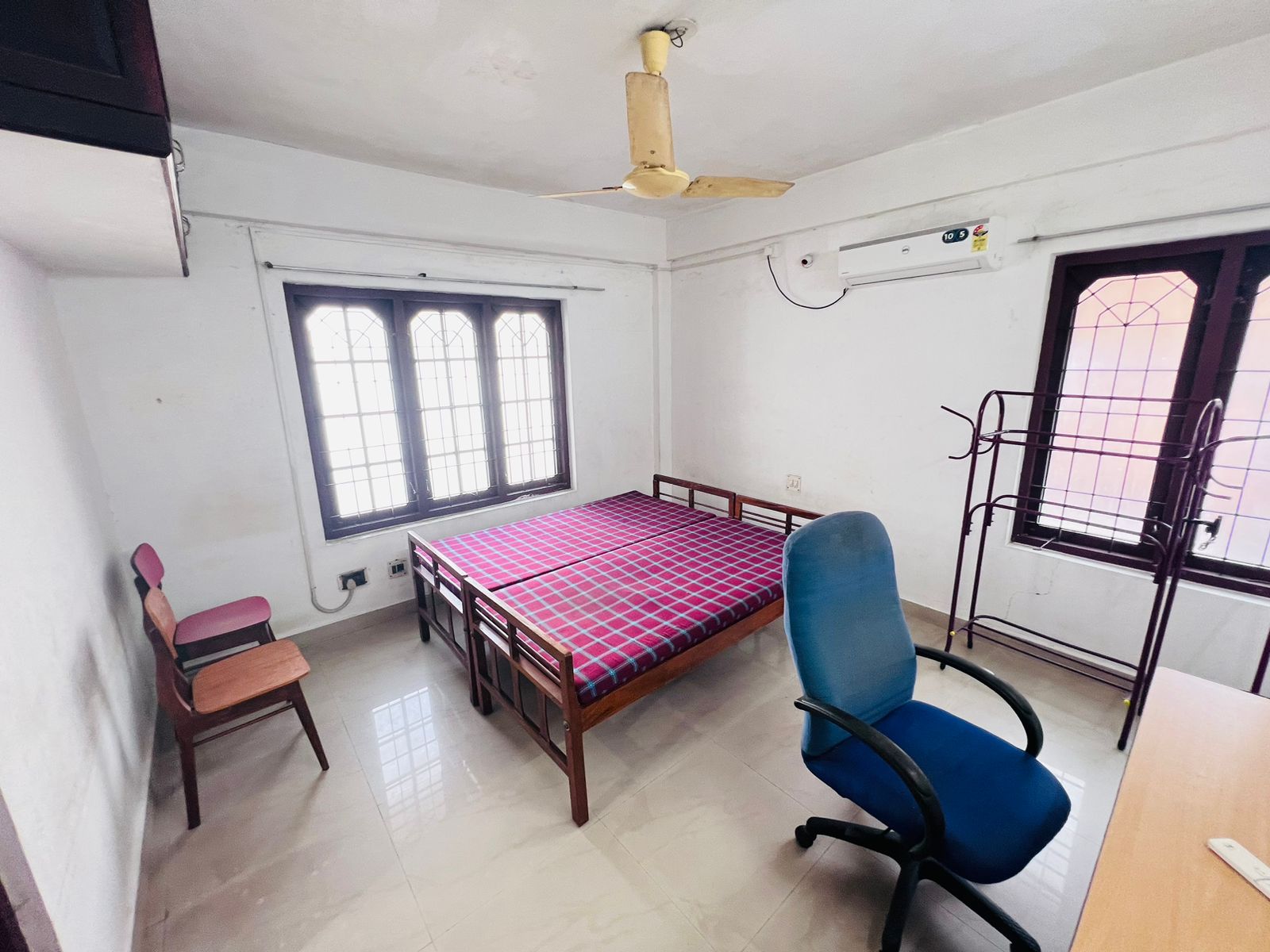1200sqft 2BHK Furnished Apartment