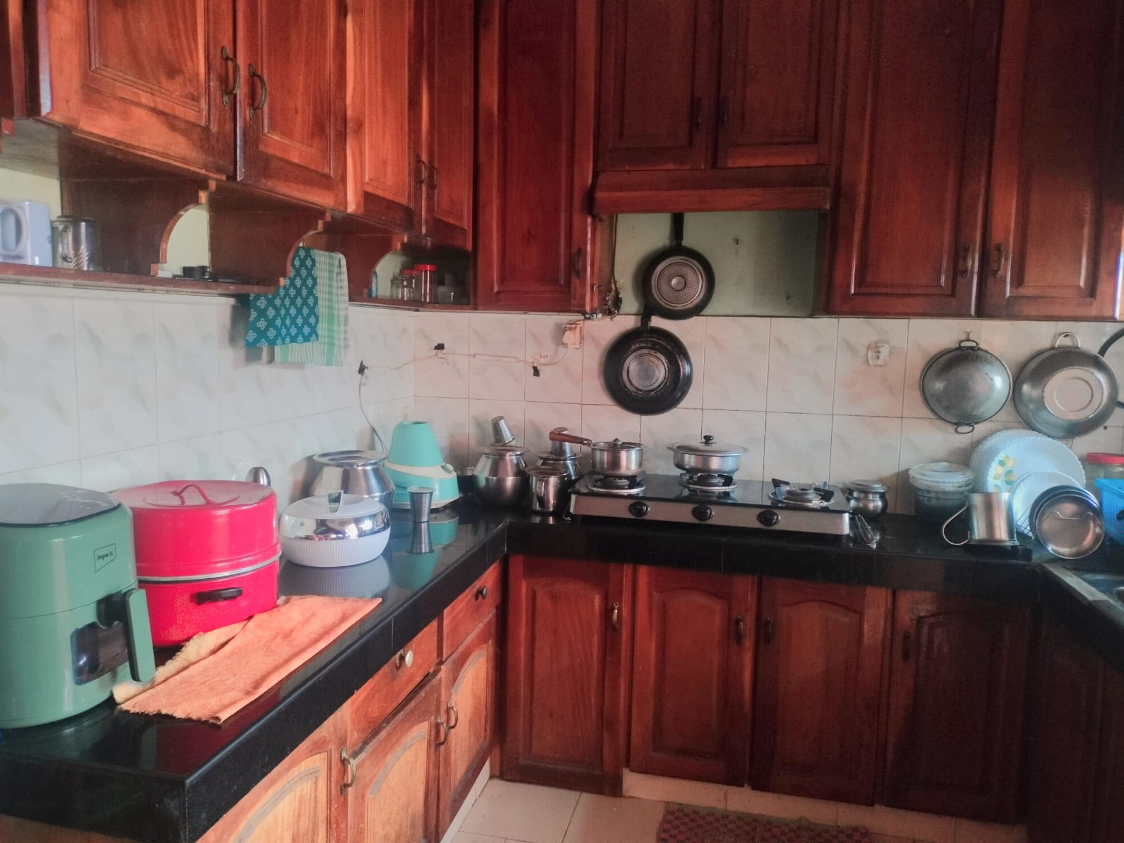 1200sqft 3BHK Fully furnished Apartment
