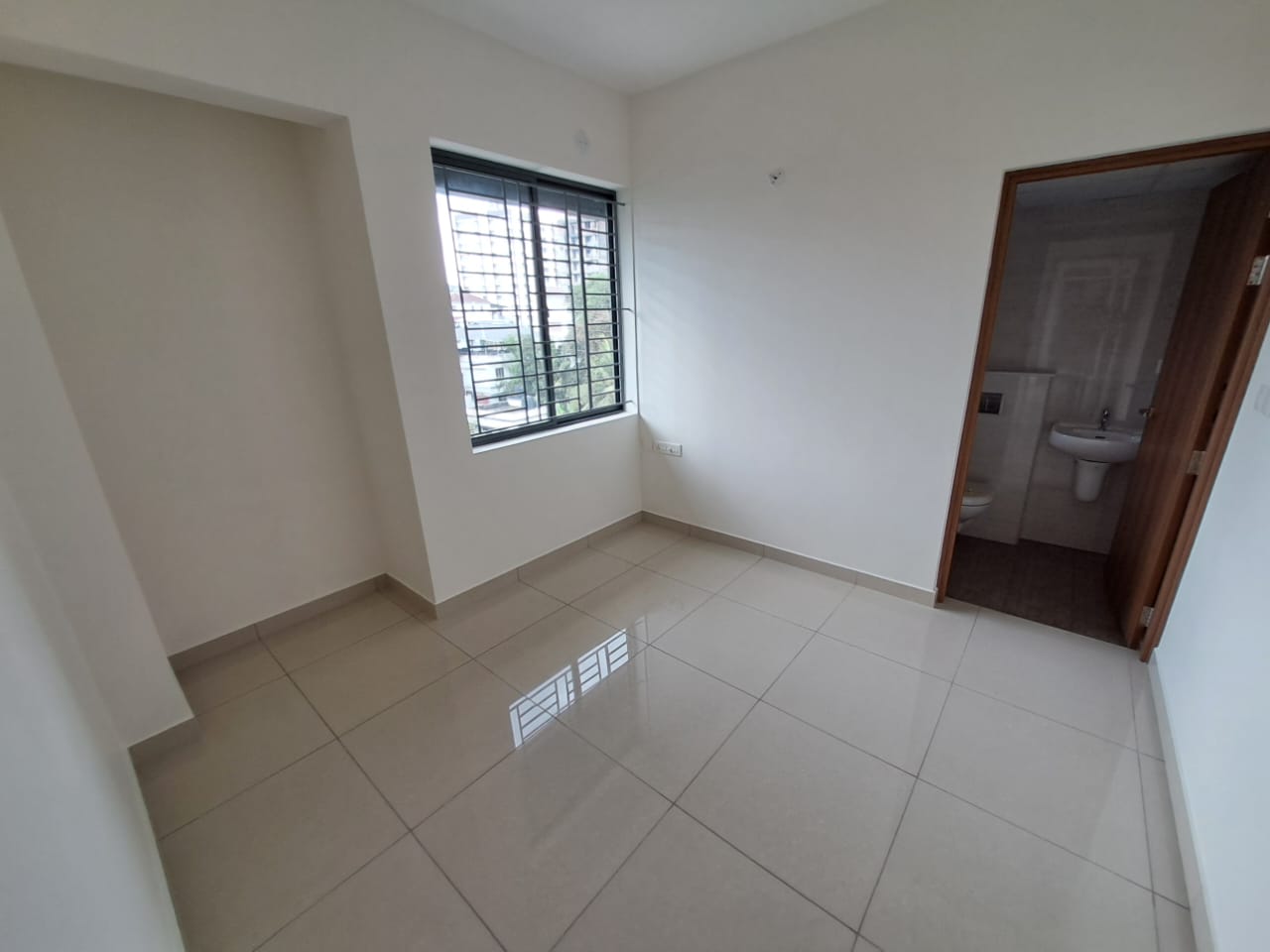 1200sqft 3BHK Semifurnished Brand New Flat