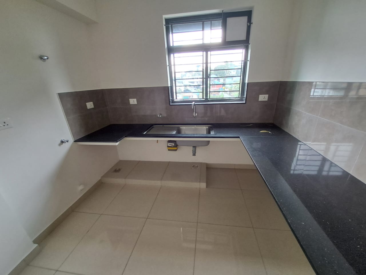 1200sqft 3BHK Semifurnished Brand New Flat