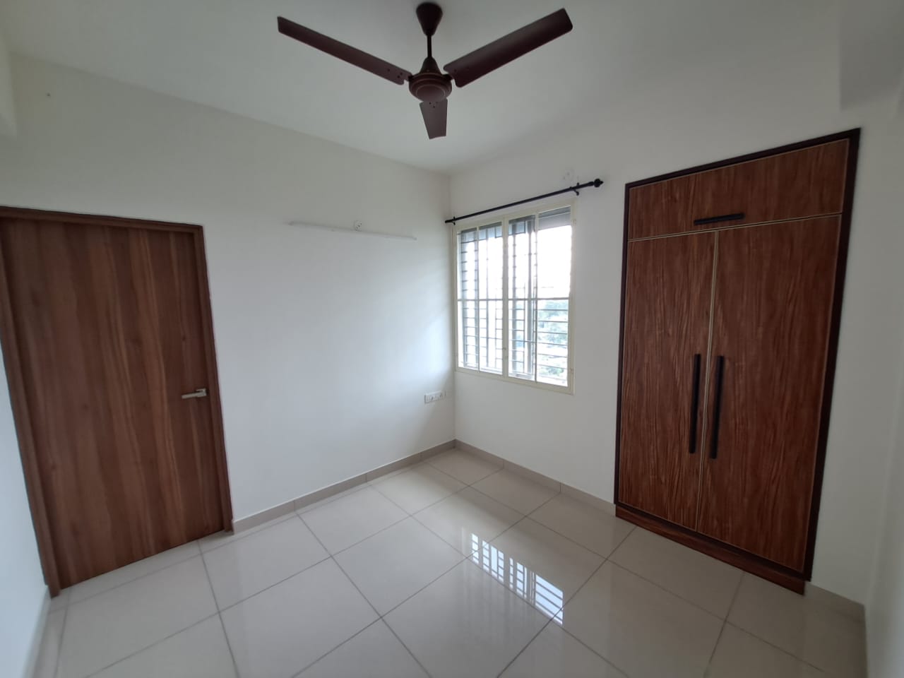 1205sqft 3BHK Semifurnished Flat
