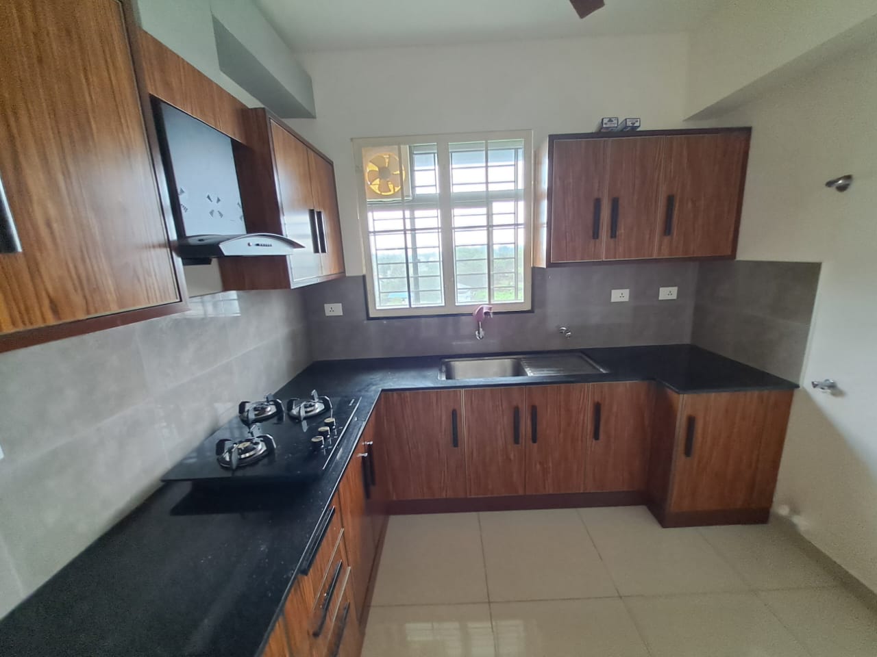 1205sqft 3BHK Semifurnished Flat