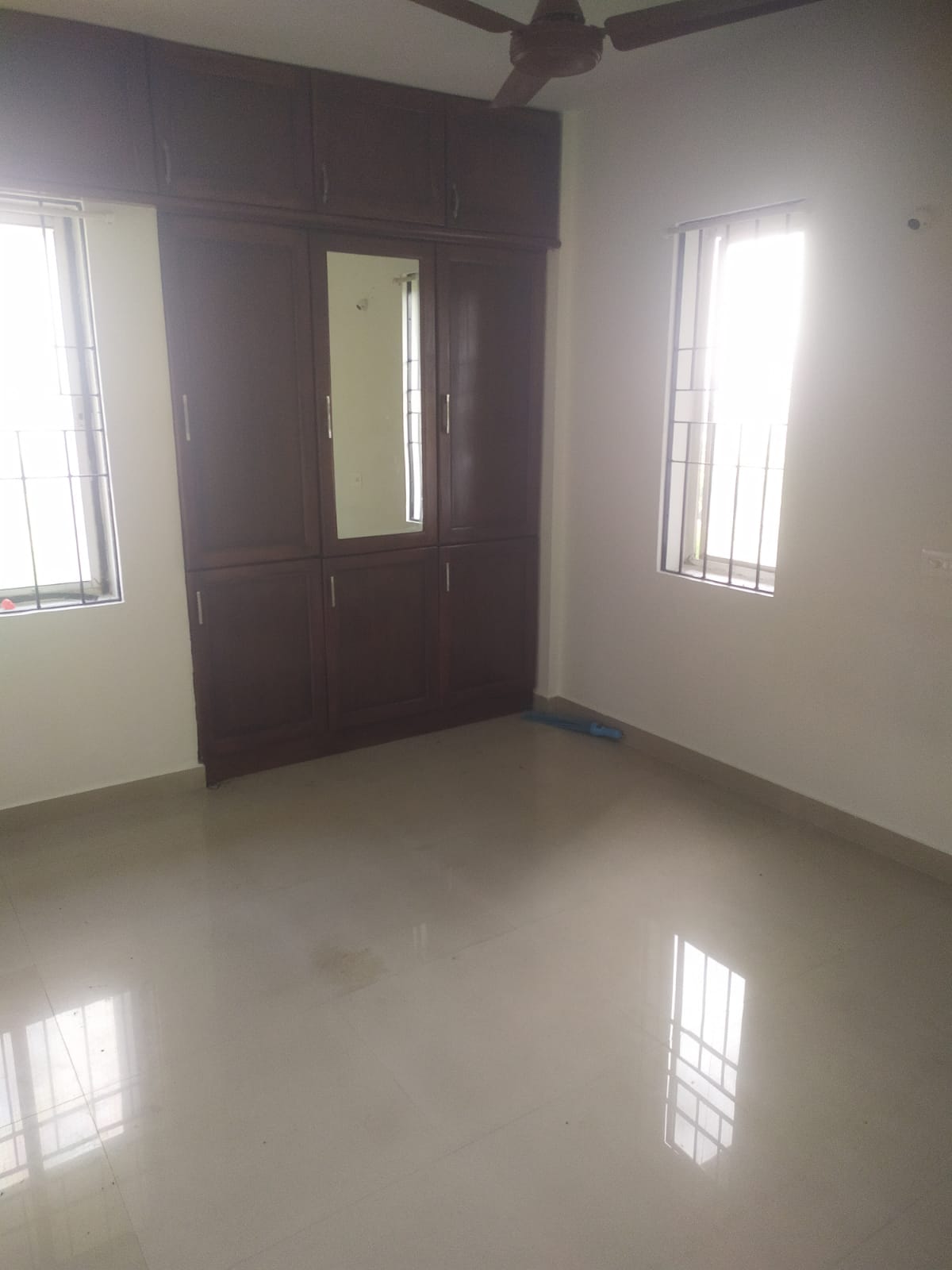 1205sqft 3BHK Semifurnished Flat