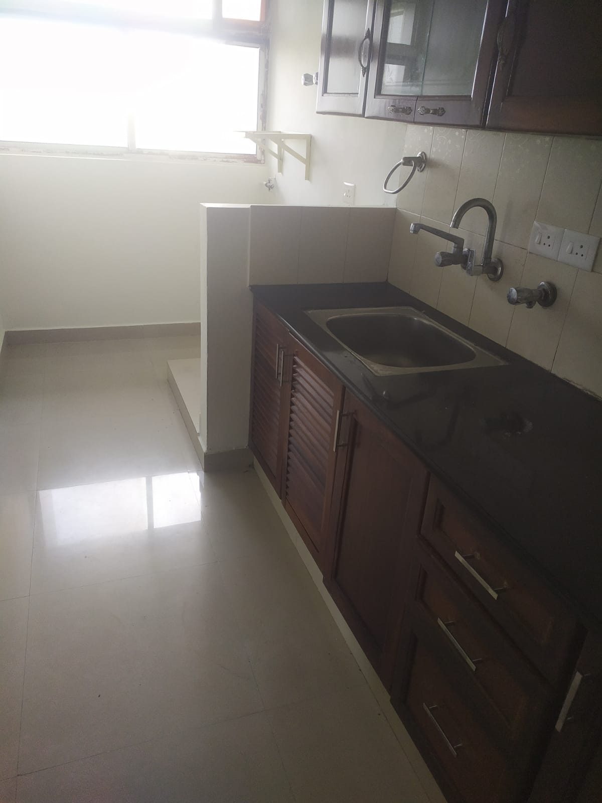 1205sqft 3BHK Semifurnished Flat