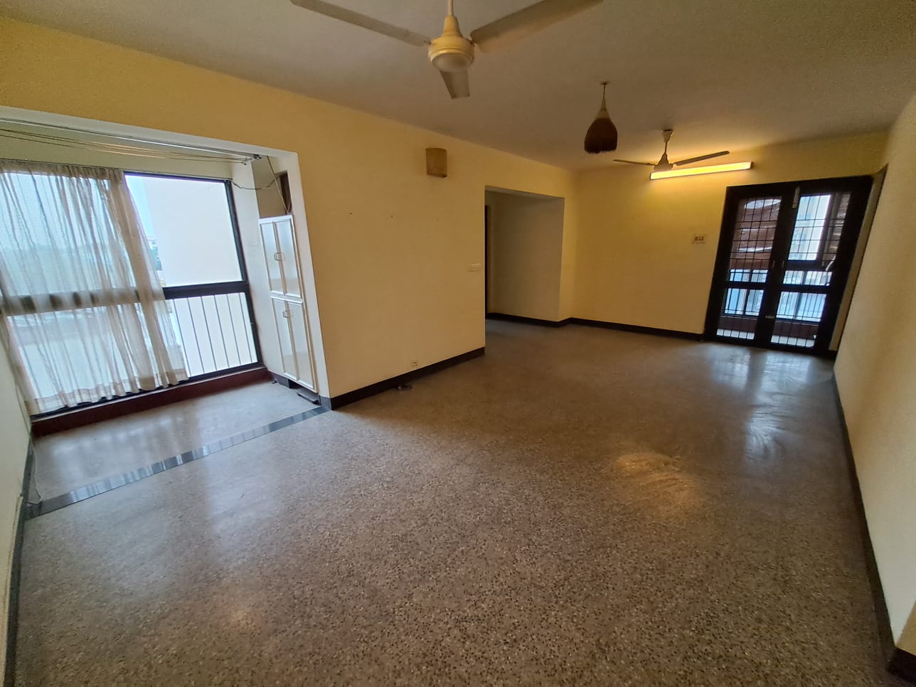 1212sqft 2BHK Semifurnished Flat - for sale in MG Road, Kochi ( Ernakulam ), Kerala