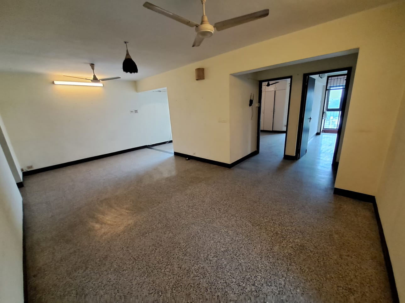 1212sqft 2BHK Semifurnished Flat