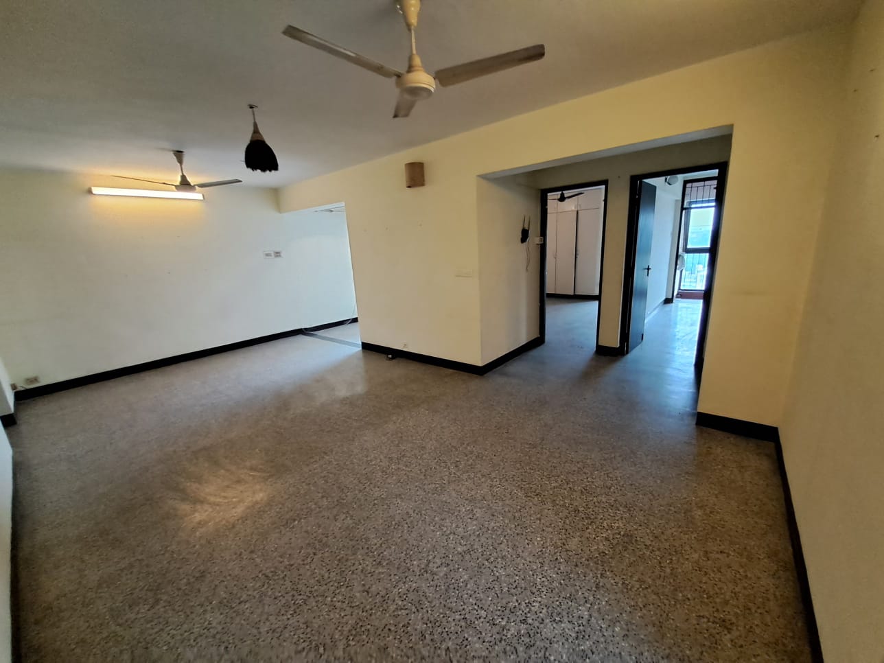 1212sqft 2BHK Semifurnished Flat