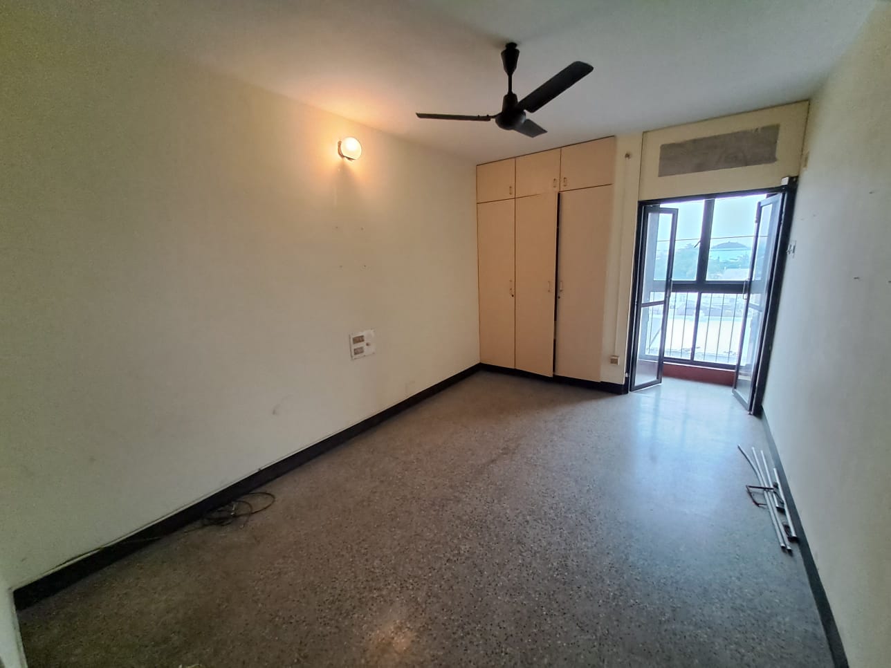 1212sqft 2BHK Semifurnished Flat