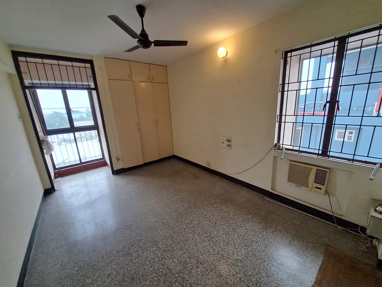 1212sqft 2BHK Semifurnished Flat