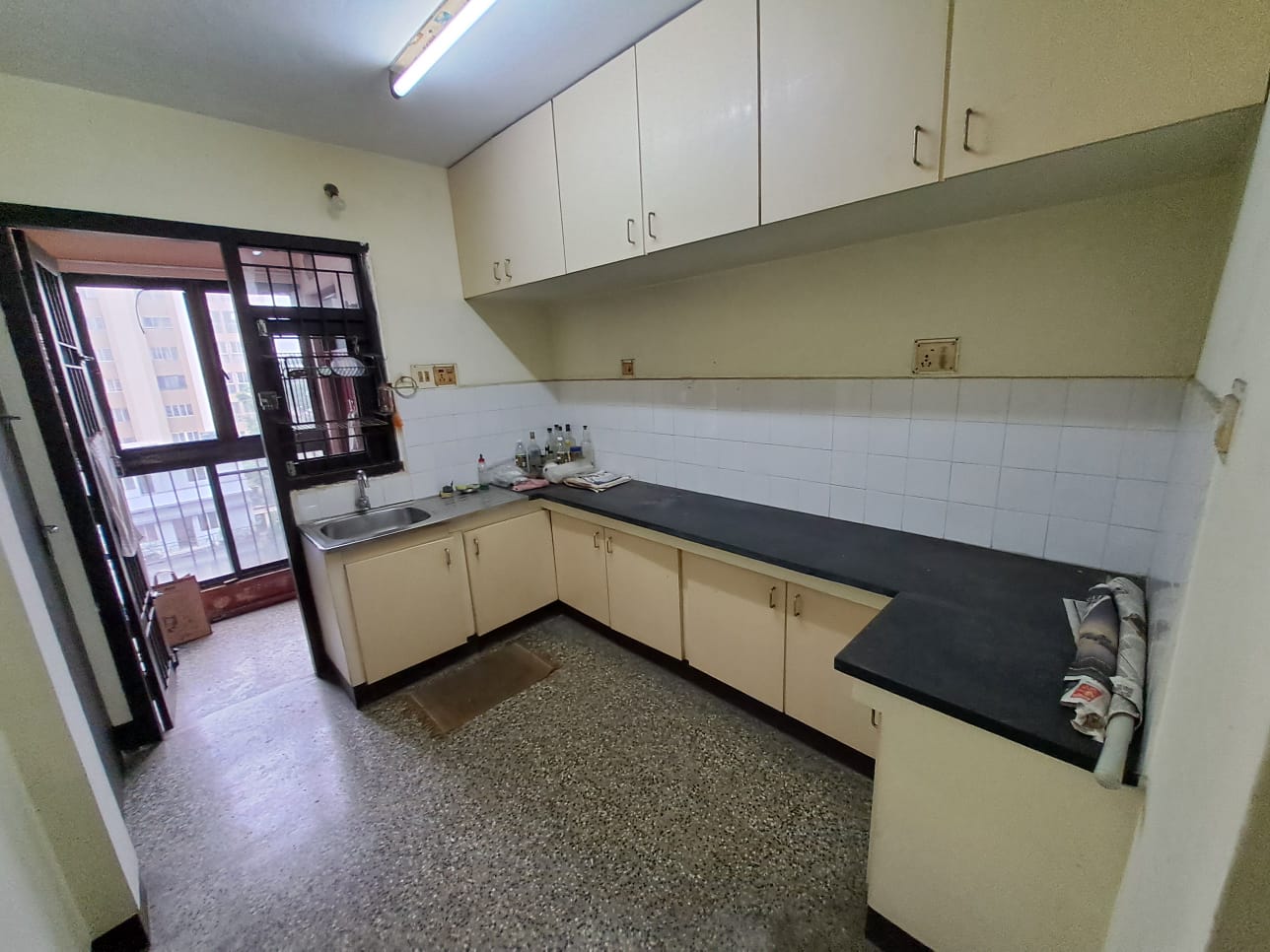 1212sqft 2BHK Semifurnished Flat