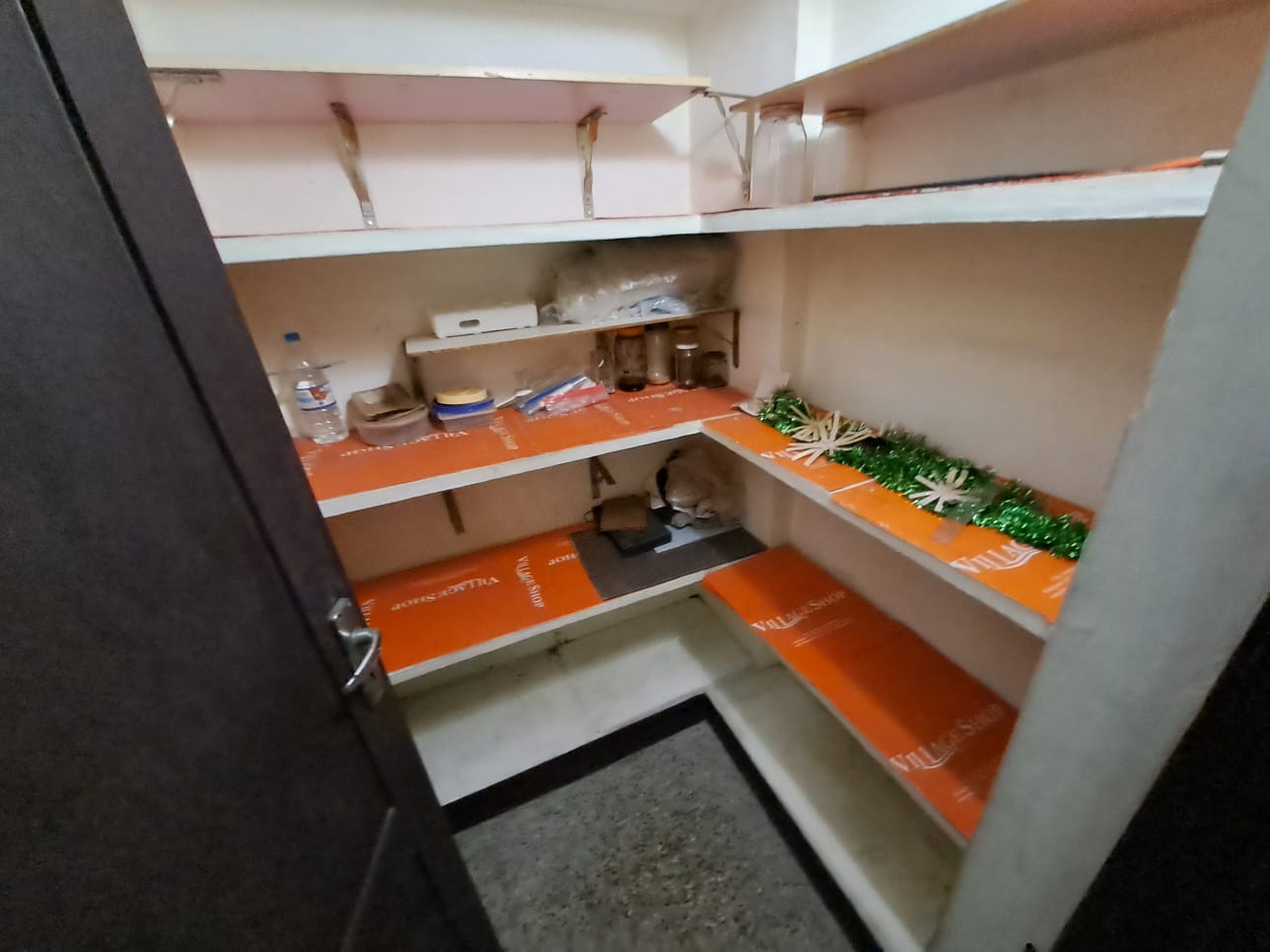 1212sqft 2BHK Semifurnished Flat