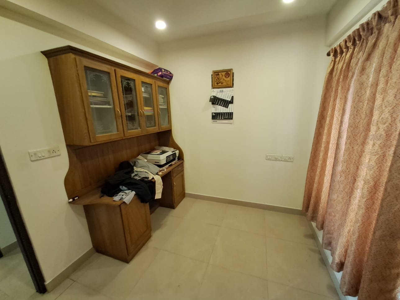 1250sqft 2BHK+Study Semi furnished Flat