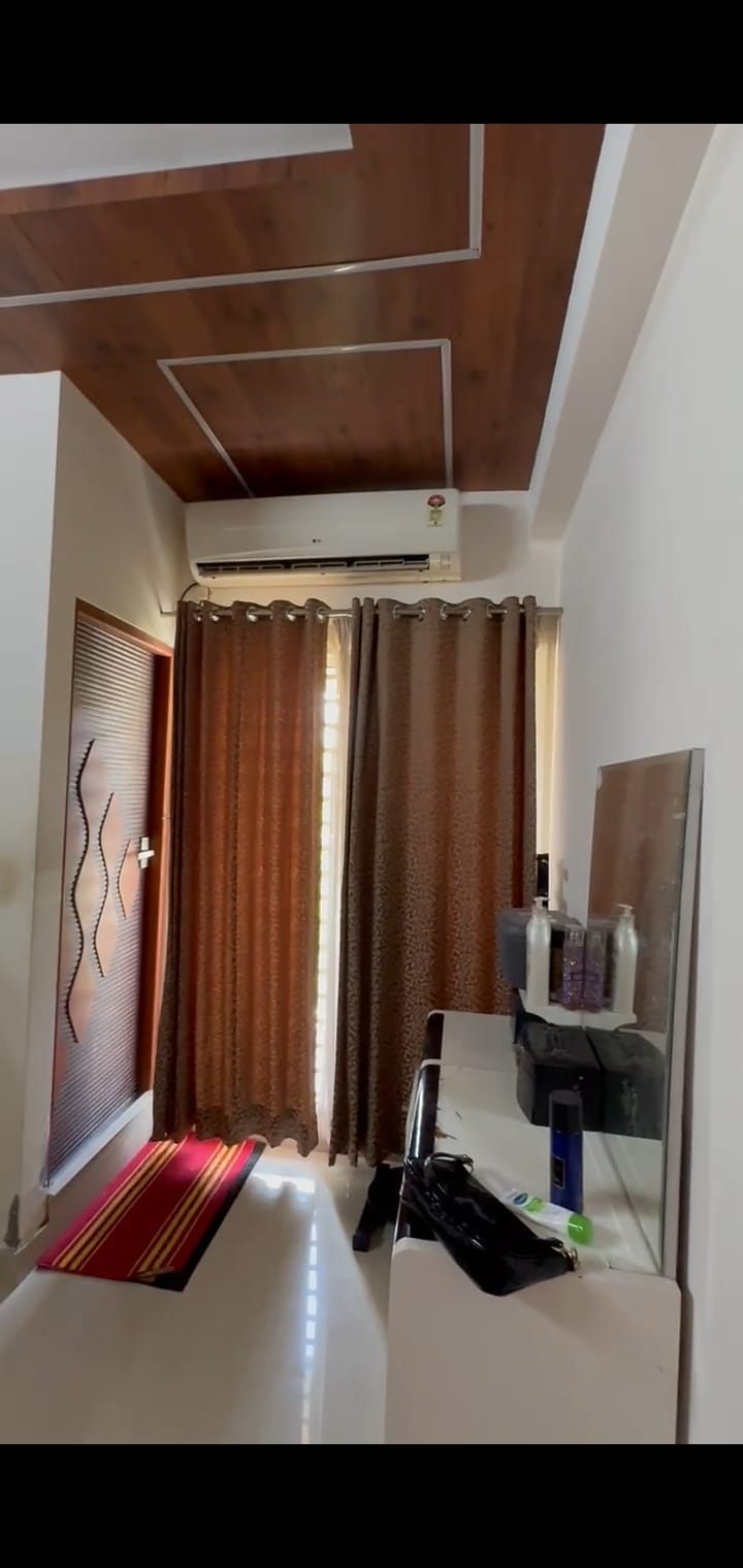 1250sqft 3BHK Fully furnished Apartment in Kaloor