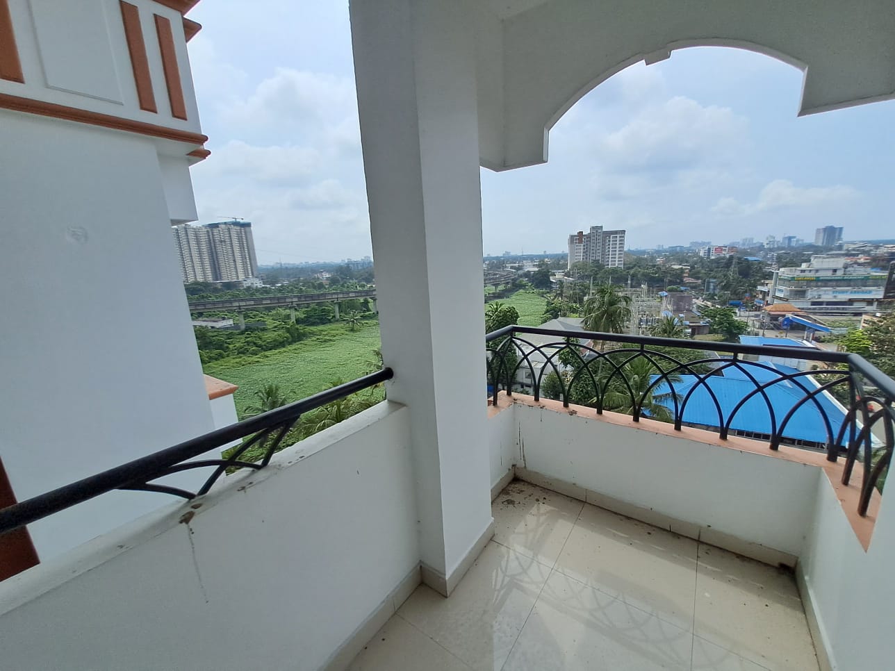 1270sqft 3BHK Fully furnished Flat