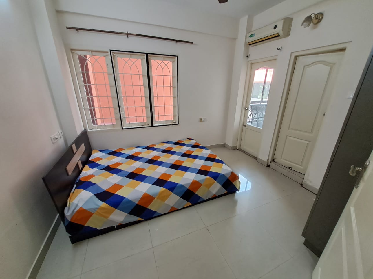 1300sqft 3BHK Fully furnished Apartment