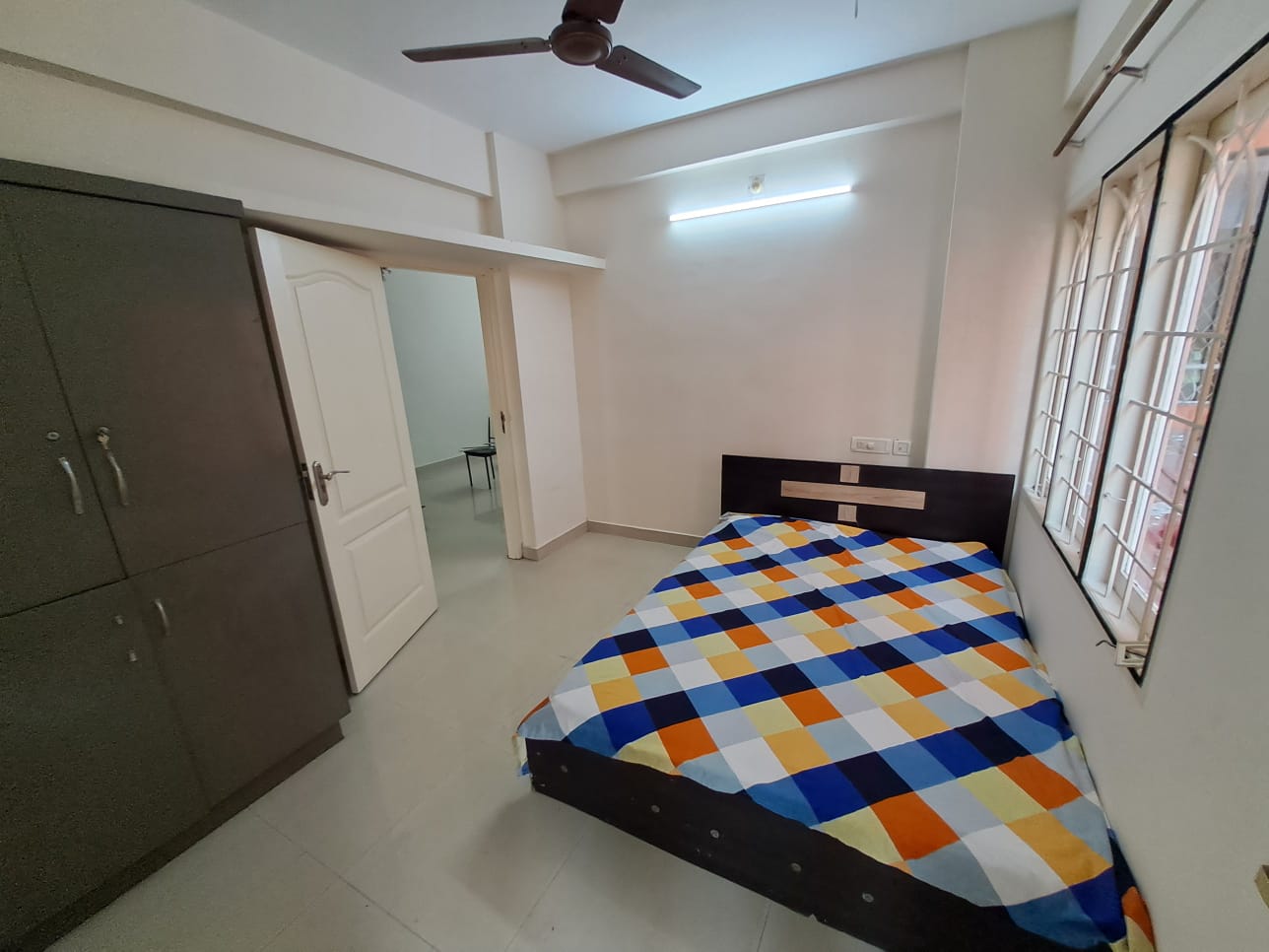 1300sqft 3BHK Fully furnished Apartment