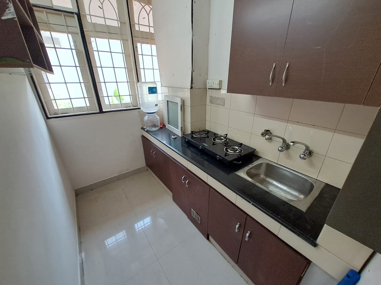 1300sqft 3BHK Fully furnished Apartment