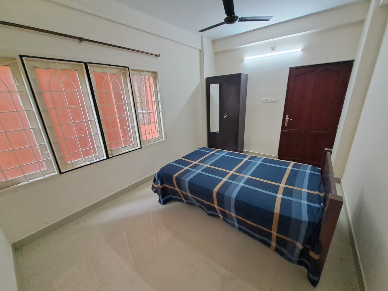 1300sqft 3BHK Fully furnished Apartment