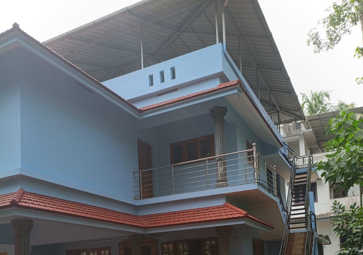 13 cents of land with old house - for sale in Pallikkara, Kochi ( Ernakulam ), Kerala