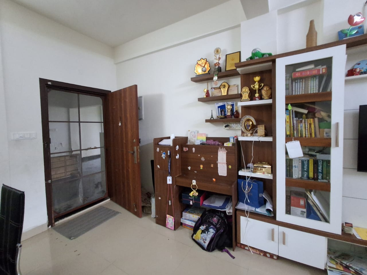 1300sqft 2.5BHK Furnished Apartment