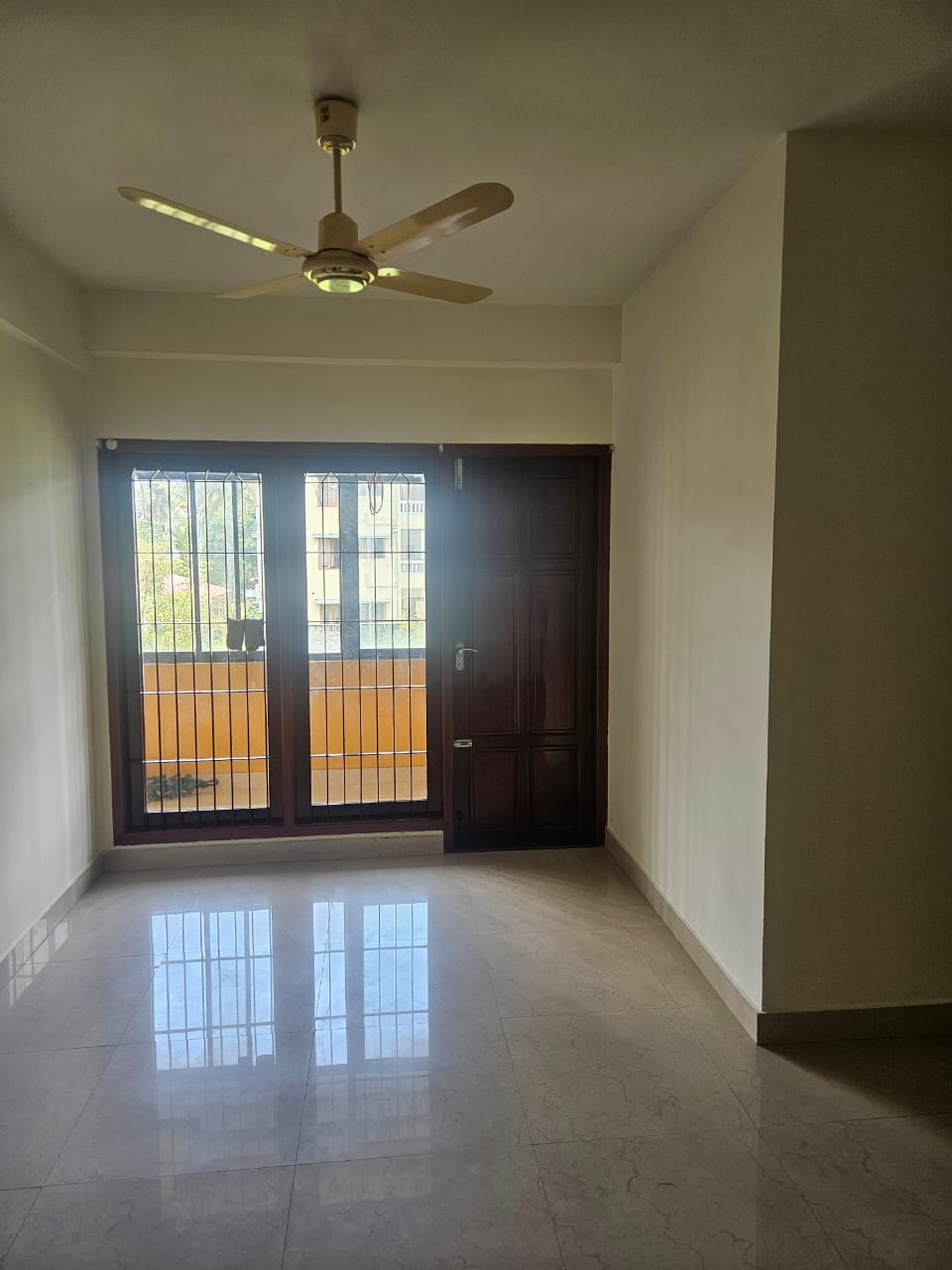 1300sqft 3BHK Semifurnished Flat