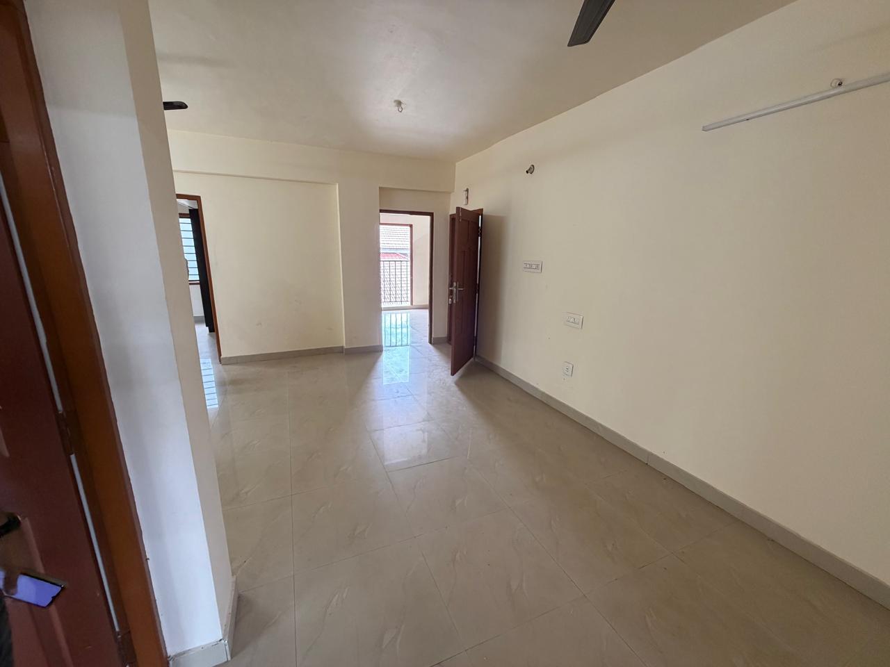 1250sqft 3BHK Unused Semifurnished Flat
