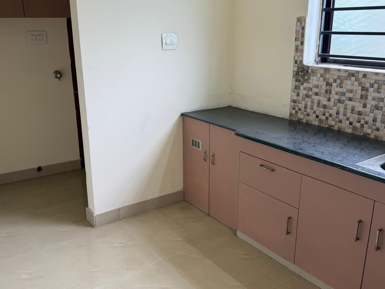 1250sqft 3BHK Unused Semifurnished Flat